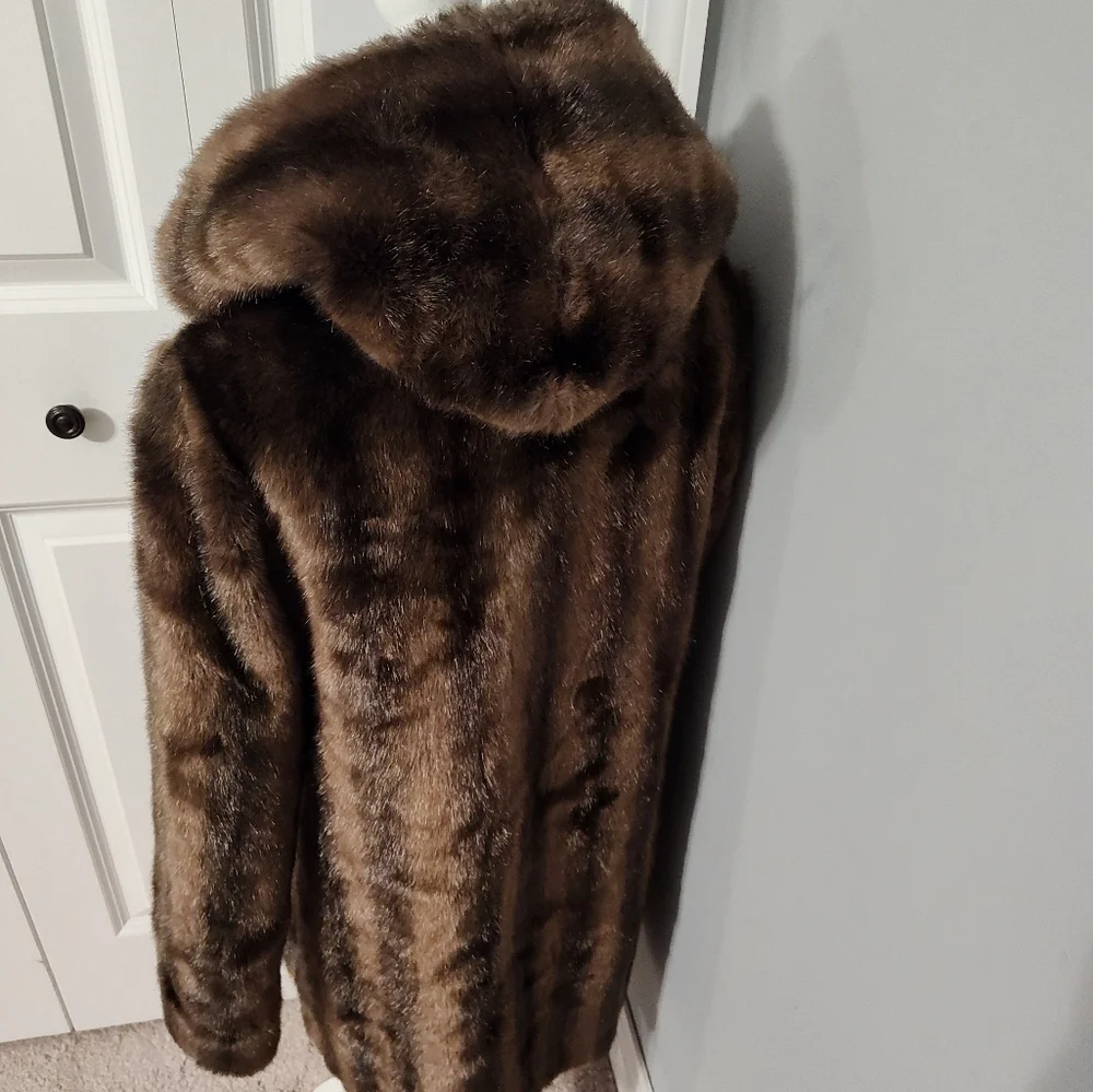 🖤Vintage 70's EUC Dennis by Dennis Basso Hooded Faux Fur Overcoat, Midlength XS - Picture 9 of 14